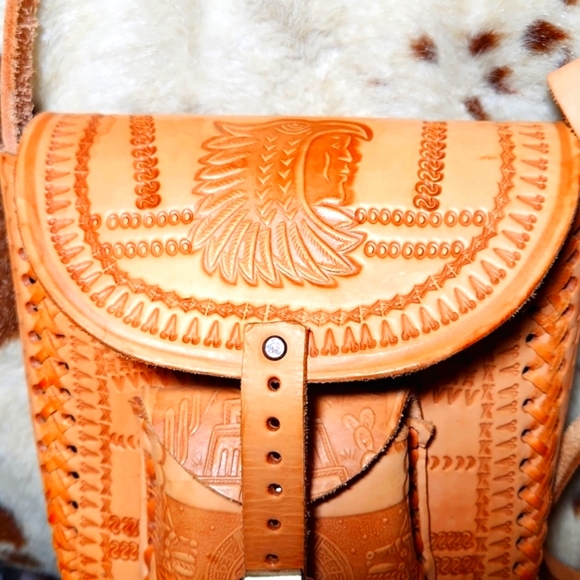 Leather-tooled and hand stitched Western crossbody purse. Artisan. Lg - Picture 3 of 10